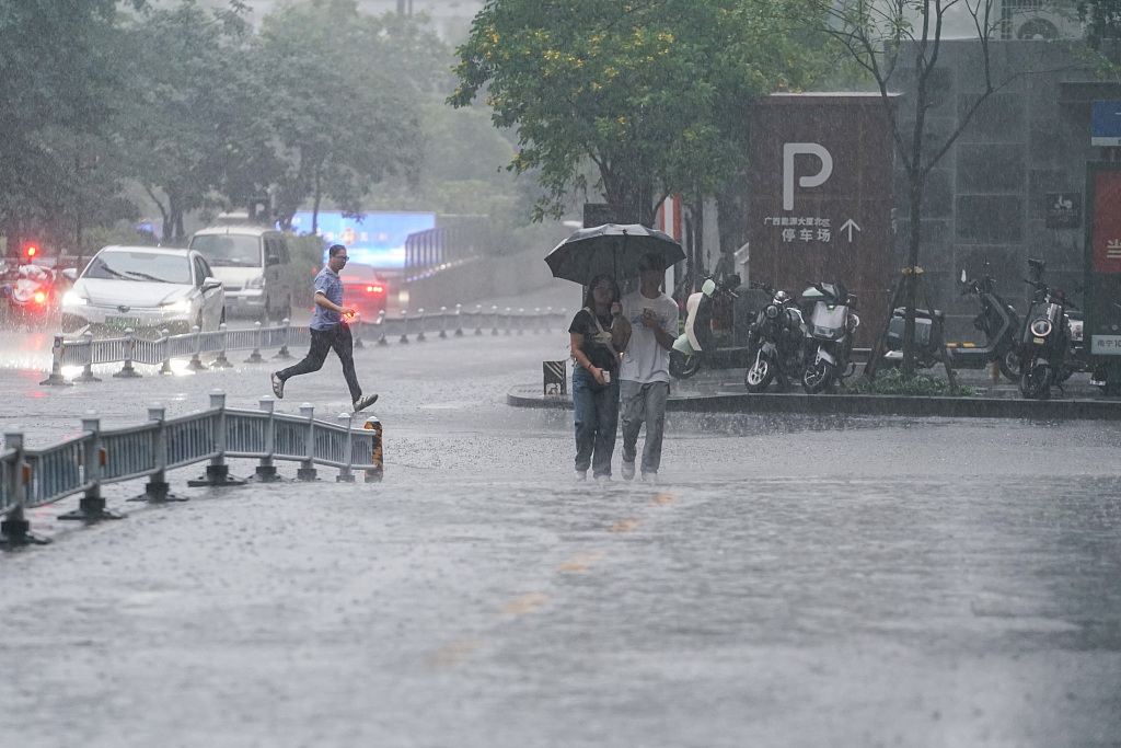 Mưa lớn ở miền Nam Trung Quốc, nhiều sông có thể xảy ra lũ vượt cảnh báo